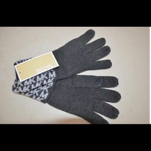 MICHAEL Michael Kors Accessories - NWT Michael Kors Signature Derby Grey Knit Gloves MICHAEL Michael Kors Accessories - NWT Michael Kors Signature Derby Grey Knit Gloves